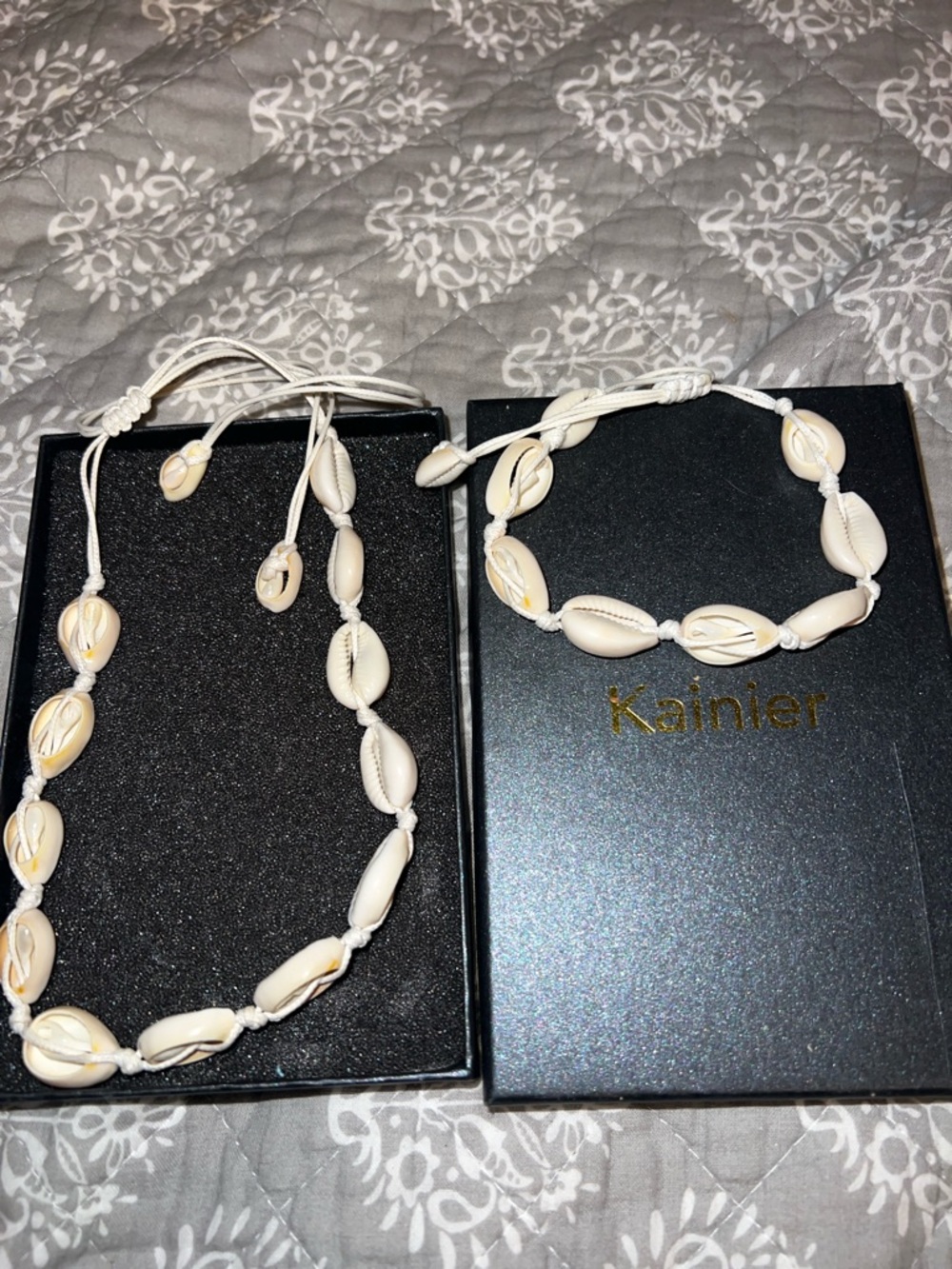 Kainier White Shell Necklace and Bracelet Set